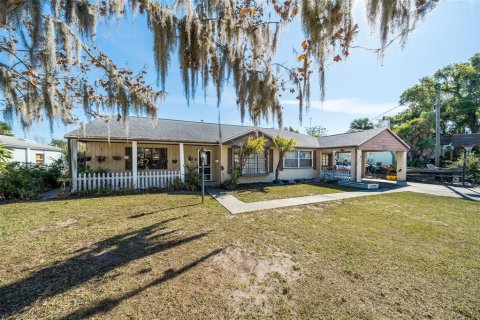 Propiedad comercial en venta en Tavares, Florida, 5 dormitorios, 236.81 m2 № 2131835 - foto 2