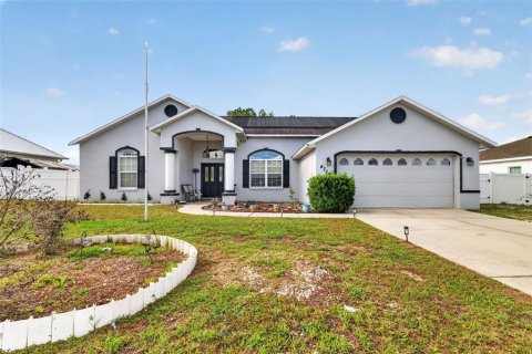 Casa en Ocala, Florida 3 dormitorios, 185.25 m2 № 2096937