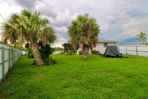 House in Port Charlotte, Florida 3 bedrooms, 133.78 sq.m. № 1994715 - photo 21