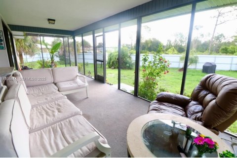 House in Port Charlotte, Florida 3 bedrooms, 133.78 sq.m. № 1994715 - photo 14