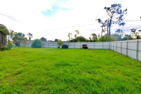 House in Port Charlotte, Florida 3 bedrooms, 133.78 sq.m. № 1994715 - photo 20