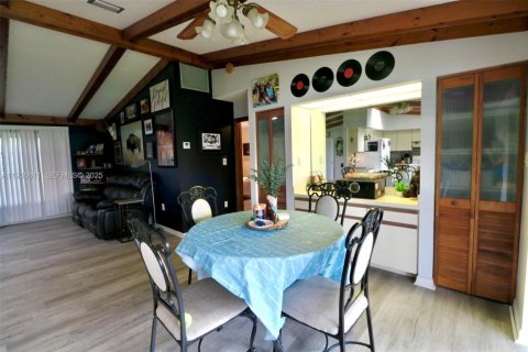 House in Port Charlotte, Florida 3 bedrooms, 133.78 sq.m. № 1994715 - photo 10