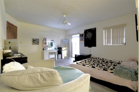 House in Port Charlotte, Florida 3 bedrooms, 133.78 sq.m. № 1994715 - photo 5