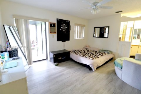 House in Port Charlotte, Florida 3 bedrooms, 133.78 sq.m. № 1994715 - photo 4