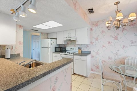 Copropriété à louer à Bradenton, Floride: 2 chambres, 105.35 m2 № 2152095 - photo 4