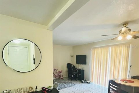Condo in Orlando, Florida, 2 bedrooms № 1553673 - photo 2