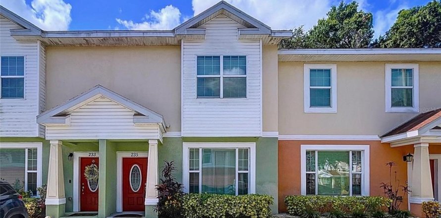 Townhouse in Plant City, Florida 2 bedrooms, 136.19 sq.m. № 1886078