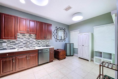 Townhouse in Plant City, Florida 2 bedrooms, 136.19 sq.m. № 1886078 - photo 13