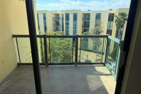 Condo in Miami, Florida, 2 bedrooms  № 2033105 - photo 11