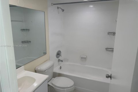 Condo in Miami, Florida, 2 bedrooms  № 2033105 - photo 4