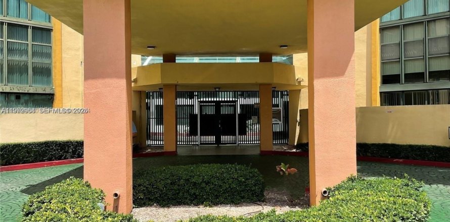 Condo in Miami, Florida, 2 bedrooms  № 2033105