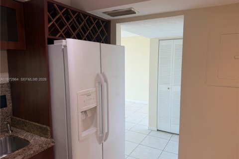 Condo in Miami, Florida, 2 bedrooms  № 2033105 - photo 3