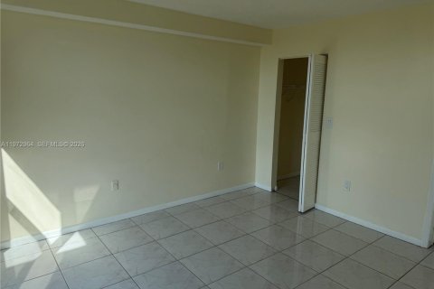 Condo in Miami, Florida, 2 bedrooms  № 2033105 - photo 9