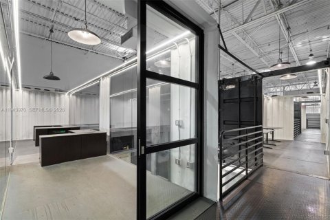 Propiedad comercial en venta en Miami, Florida № 2000840 - foto 15