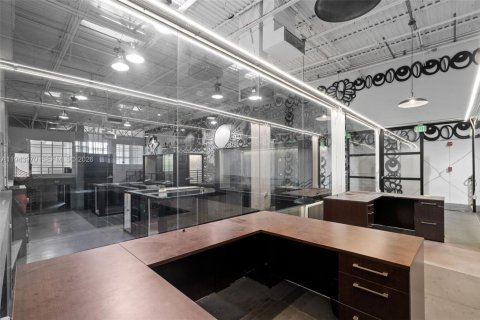 Propiedad comercial en venta en Miami, Florida № 2000840 - foto 17