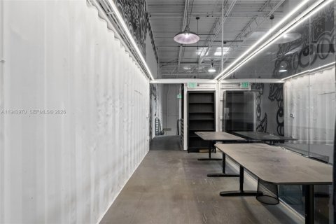 Propiedad comercial en venta en Miami, Florida № 2000840 - foto 19