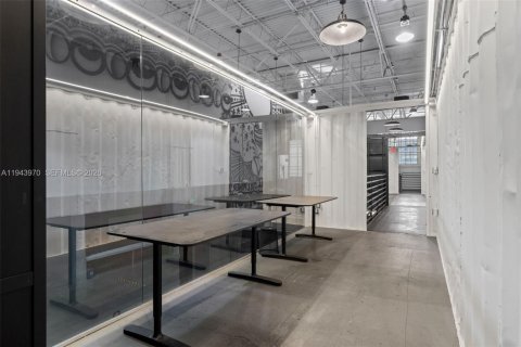 Propiedad comercial en venta en Miami, Florida № 2000840 - foto 18