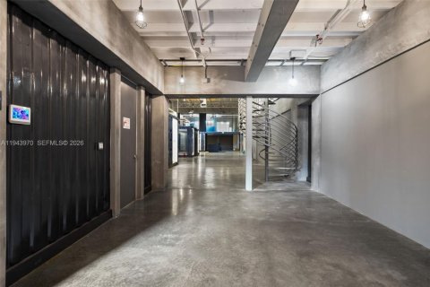 Propiedad comercial en venta en Miami, Florida № 2000840 - foto 5