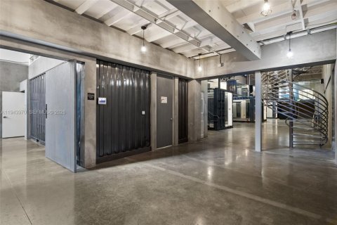 Propiedad comercial en venta en Miami, Florida № 2000840 - foto 4