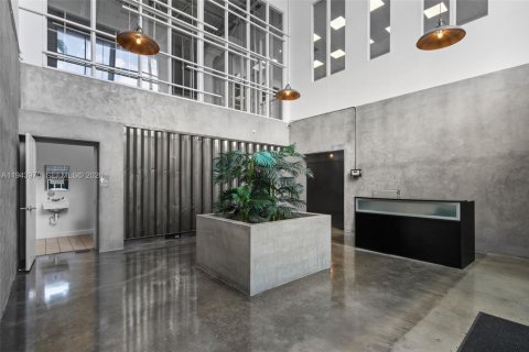 Propiedad comercial en Miami, Florida № 2000840