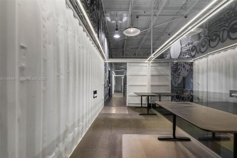 Propiedad comercial en venta en Miami, Florida № 2000840 - foto 20