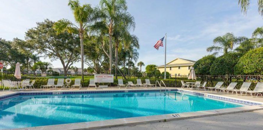 Condominio en Jupiter, Florida, 2 dormitorios № 1177438