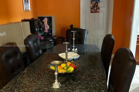 Villa ou maison à Lauderhill, Floride 5 chambres, 140.1 m2 № 2039292