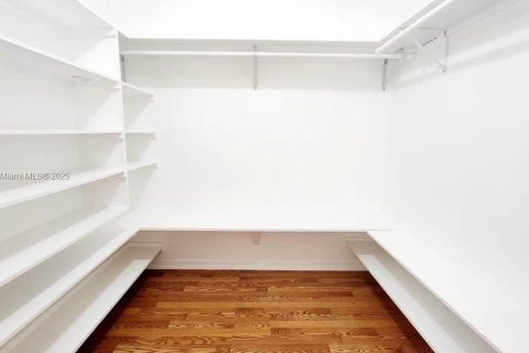 Townhouse in Sweetwater, Florida 3 bedrooms, 163.51 sq.m. № 1965624 - photo 9