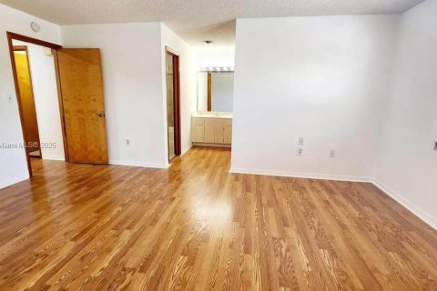 Townhouse in Sweetwater, Florida 3 bedrooms, 163.51 sq.m. № 1965624 - photo 8