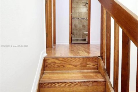 Townhouse in Sweetwater, Florida 3 bedrooms, 163.51 sq.m. № 1965624 - photo 7