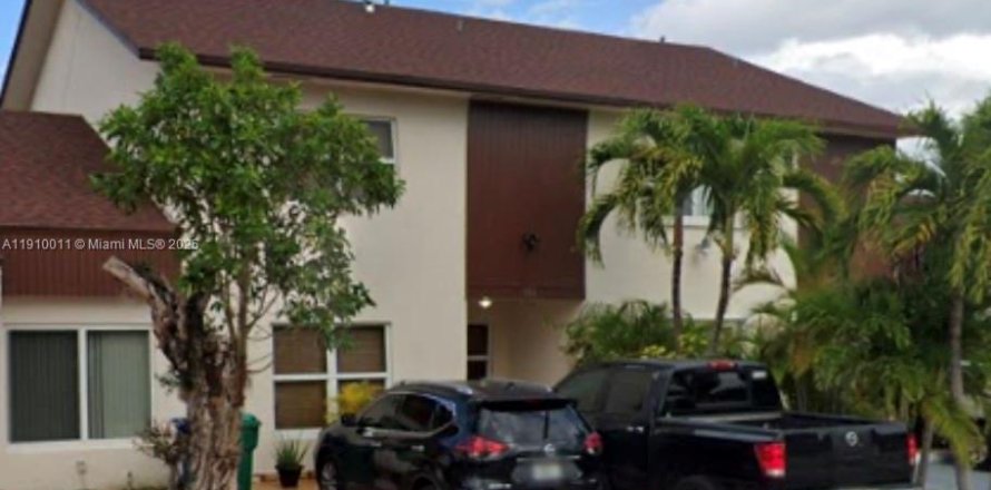 Townhouse in Sweetwater, Florida 3 bedrooms, 163.51 sq.m. № 1965624