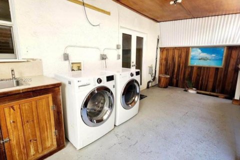 Townhouse in Sweetwater, Florida 3 bedrooms, 163.51 sq.m. № 1965624 - photo 13