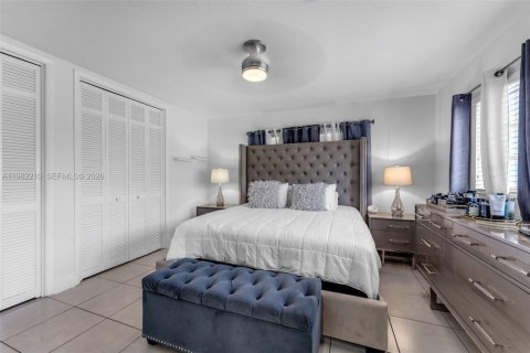 House in Miami, Florida 4 bedrooms, 167.04 sq.m. № 2043268 - photo 18