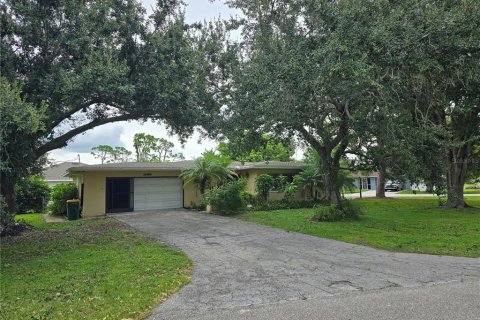 Casa en venta en Port Charlotte, Florida, 2 dormitorios, 151.9 m2 № 1915166 - foto 2