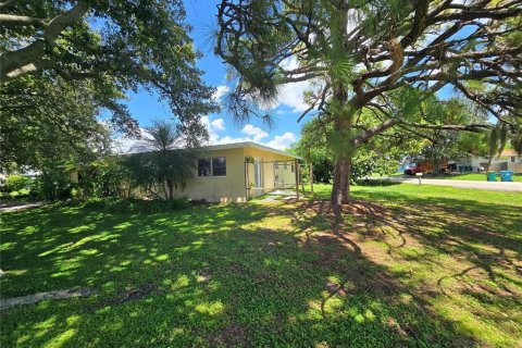 Casa en venta en Port Charlotte, Florida, 2 dormitorios, 151.9 m2 № 1915166 - foto 5