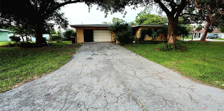 Casa en Port Charlotte, Florida 2 dormitorios, 151.9 m2 № 1915166