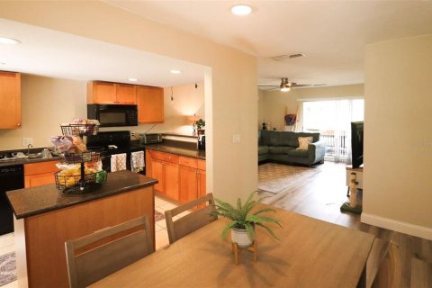 Condominio en venta en Gainesville, Florida, 2 dormitorios, 99.41 m2 № 1733840 - foto 9