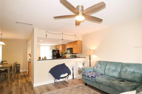 Condominio en venta en Gainesville, Florida, 2 dormitorios, 99.41 m2 № 1733840 - foto 3