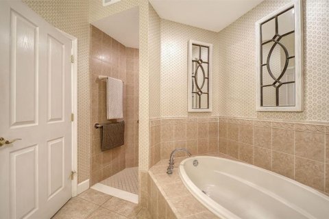 Condo in Sarasota, Florida, 2 bedrooms № 2099737 - photo 28