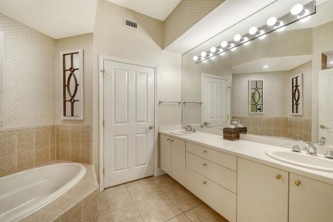 Condo in Sarasota, Florida, 2 bedrooms № 2099737 - photo 27