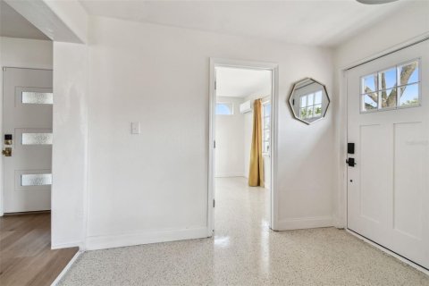 House in Saint Petersburg, Florida 3 bedrooms, 97.64 sq.m. № 1679715 - photo 16