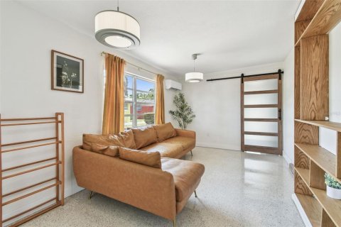 House in Saint Petersburg, Florida 3 bedrooms, 97.64 sq.m. № 1679715 - photo 14