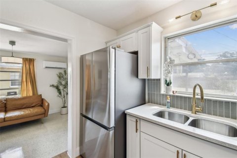 House in Saint Petersburg, Florida 3 bedrooms, 97.64 sq.m. № 1679715 - photo 10