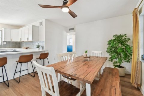 House in Saint Petersburg, Florida 3 bedrooms, 97.64 sq.m. № 1679715 - photo 11