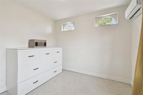 House in Saint Petersburg, Florida 3 bedrooms, 97.64 sq.m. № 1679715 - photo 24