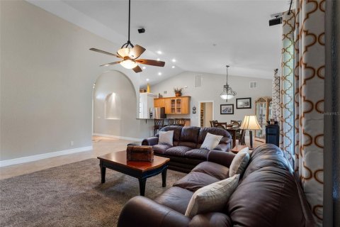 House in Clermont, Florida 5 bedrooms, 320.61 sq.m. № 1869746 - photo 4