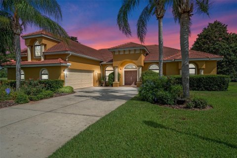 House in Clermont, Florida 5 bedrooms, 320.61 sq.m. № 1869746 - photo 1