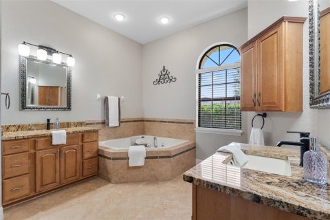 House in Clermont, Florida 5 bedrooms, 320.61 sq.m. № 1869746 - photo 16
