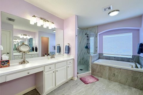 House in Riverview, Florida 4 bedrooms, 235.41 sq.m. № 2150282 - photo 18