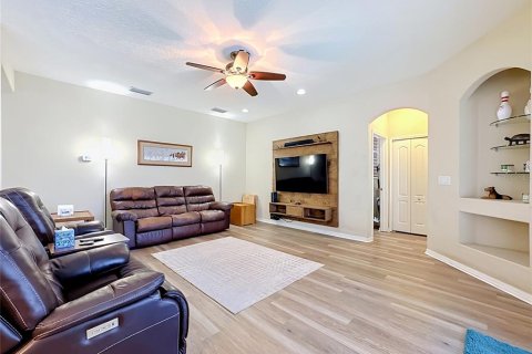 House in Riverview, Florida 4 bedrooms, 235.41 sq.m. № 2150282 - photo 13